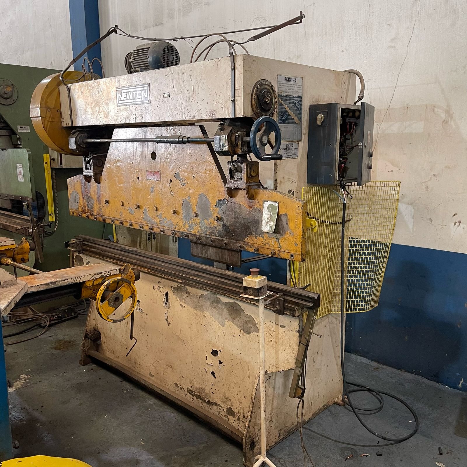 Dobradeira Newton VM20/25 x 2050mm